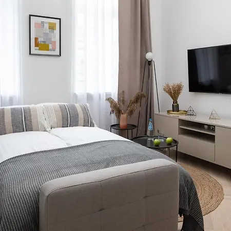 Boduena 4 - Elegant In Centre By Renters