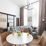 Boduena 4 - Elegant In Centre By Renters *