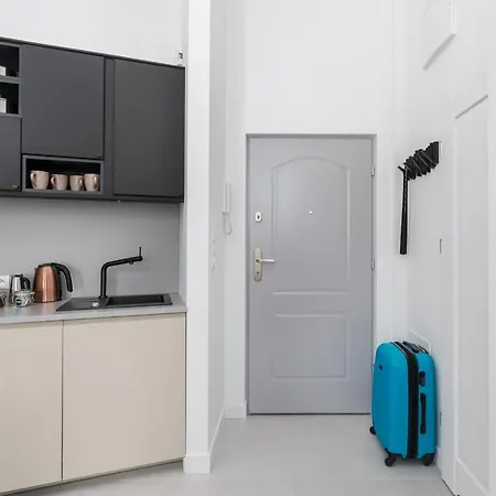 Boduena 4 - Elegant In Centre By Renters דירה ורשה